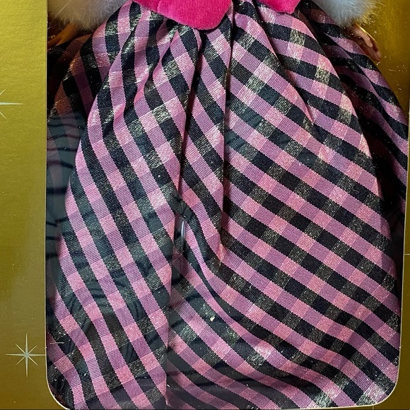 Special Edition: Winter Rhapsody Barbie - Picture 4 of 7